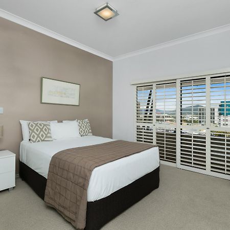 Mantra Esplanade Hotel Cairns Bagian luar foto