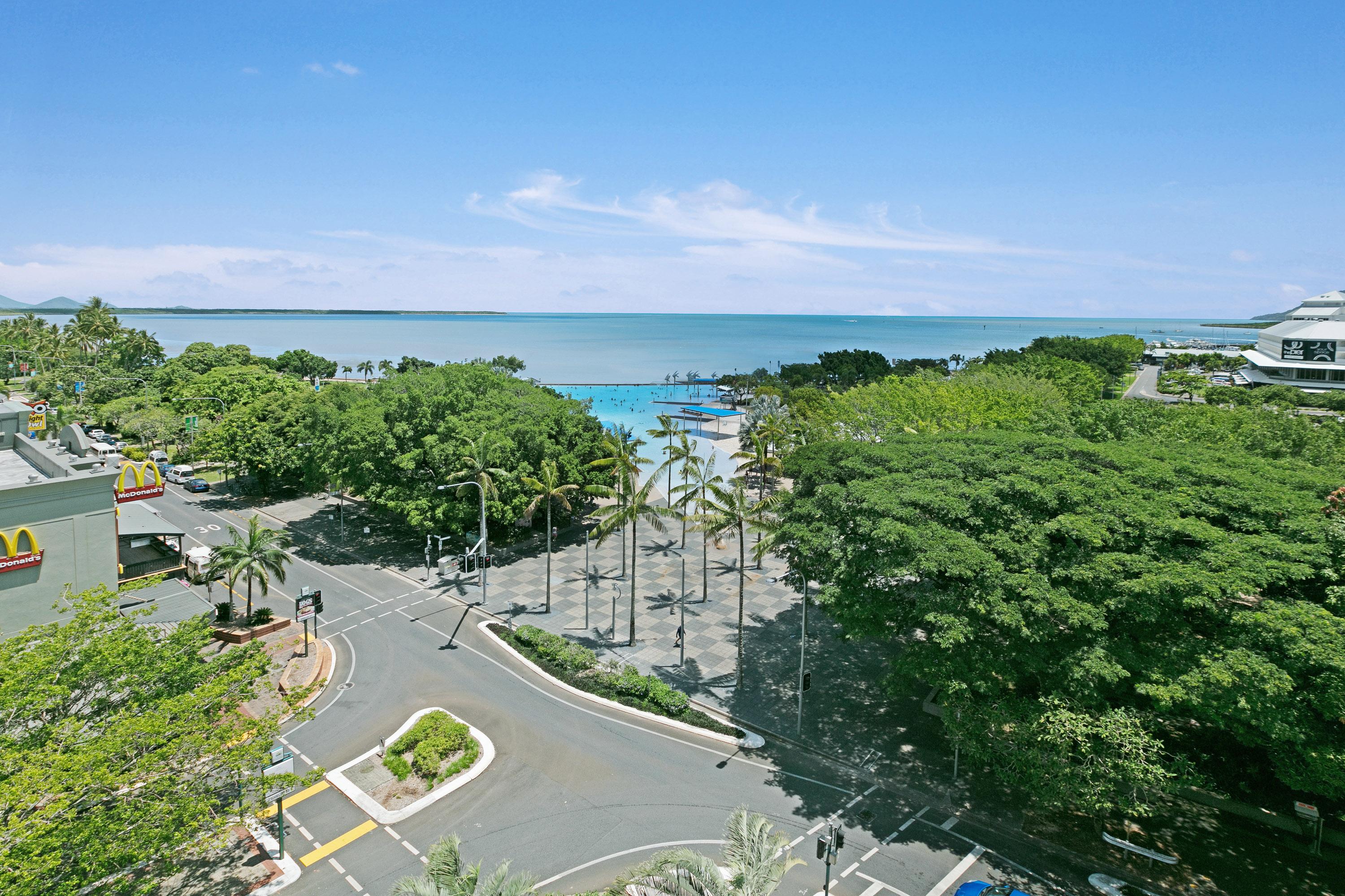 Mantra Esplanade Hotel Cairns Bagian luar foto