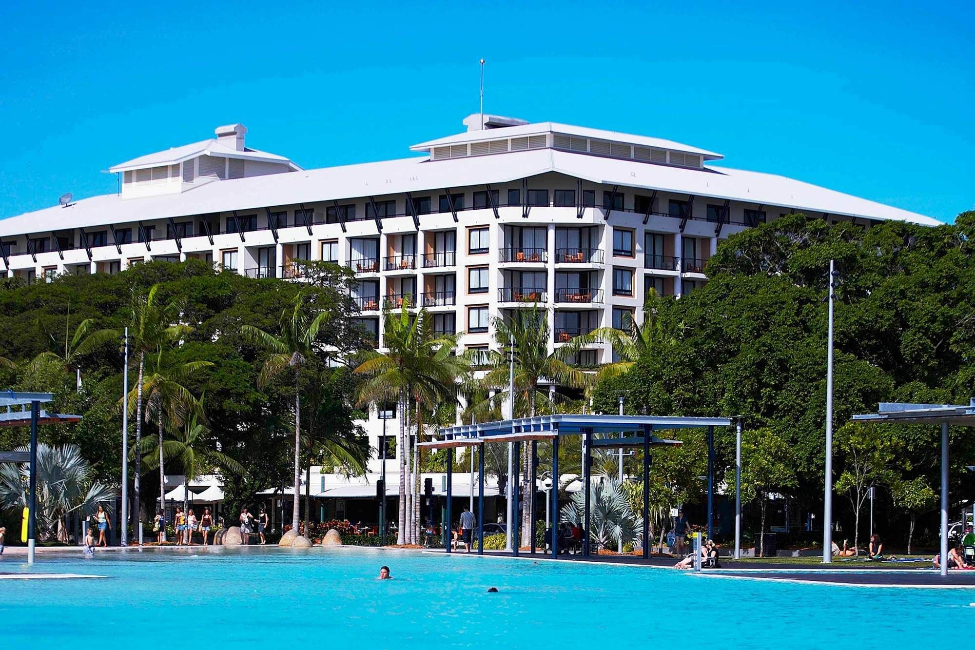 Mantra Esplanade Hotel Cairns Bagian luar foto